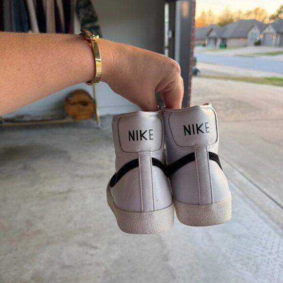 Women’s Nike Blazer Mid ‘77 (SZ 10) - Picture 4 of 5